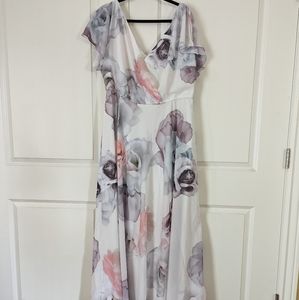 Floral maxi dress with split flutter sleeves